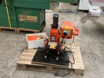 X01086 - PERCEUSE CHARNIERE INVISIBLE BLUM