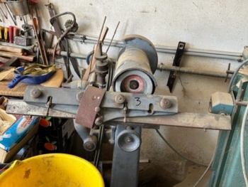 X01343 - AFFUTEUSE DE FERS DEGAU ET TOUPIE