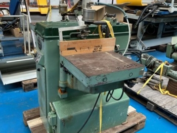 X01173 - MORTAISEUSE 2 TETES OSCILLANTES POUR FABRICATION CHAISES