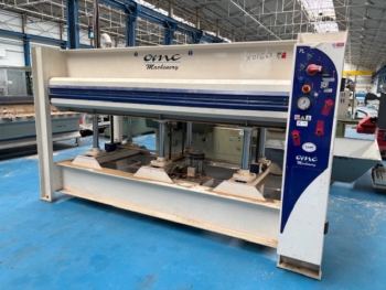 X01663 - PRESSE A PLAQUER HYDRAULIQUE A CHAUD OMC