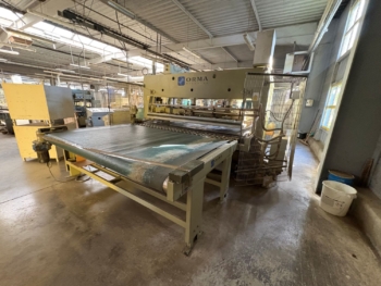 X01641 - PRESSE ORMA CHAUFFANTE AU DEFILE