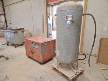 X01541 - COMPRESSEUR A PISTON DEVILBISS AVEC CUVE