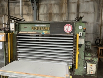 X01428 - PRESSE A PLAQUER BEKER