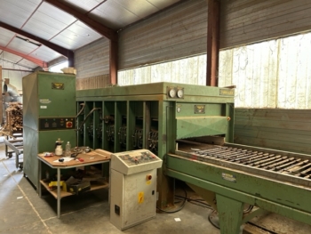 X01315 - PRESSE AU DEFILE BAIONI