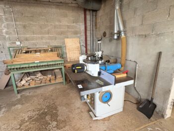 X01894 - TOUPIE UTIS AVEC ENTRAINEUR