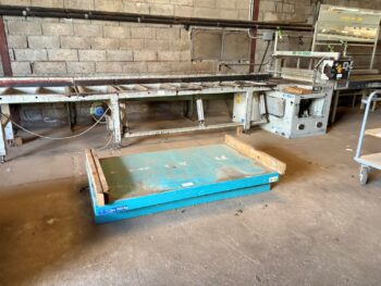 X01909 - TABLE ELEVATRICE HYDRAULIQUE